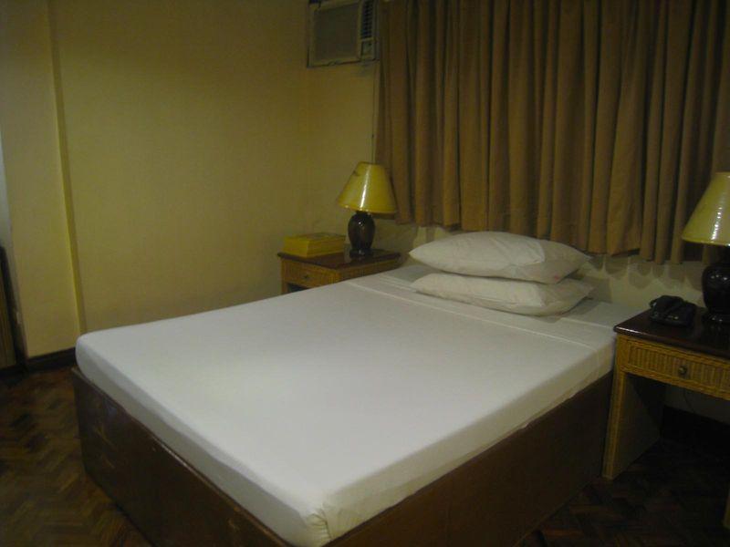 Salcedo Suites Makati City Buitenkant foto