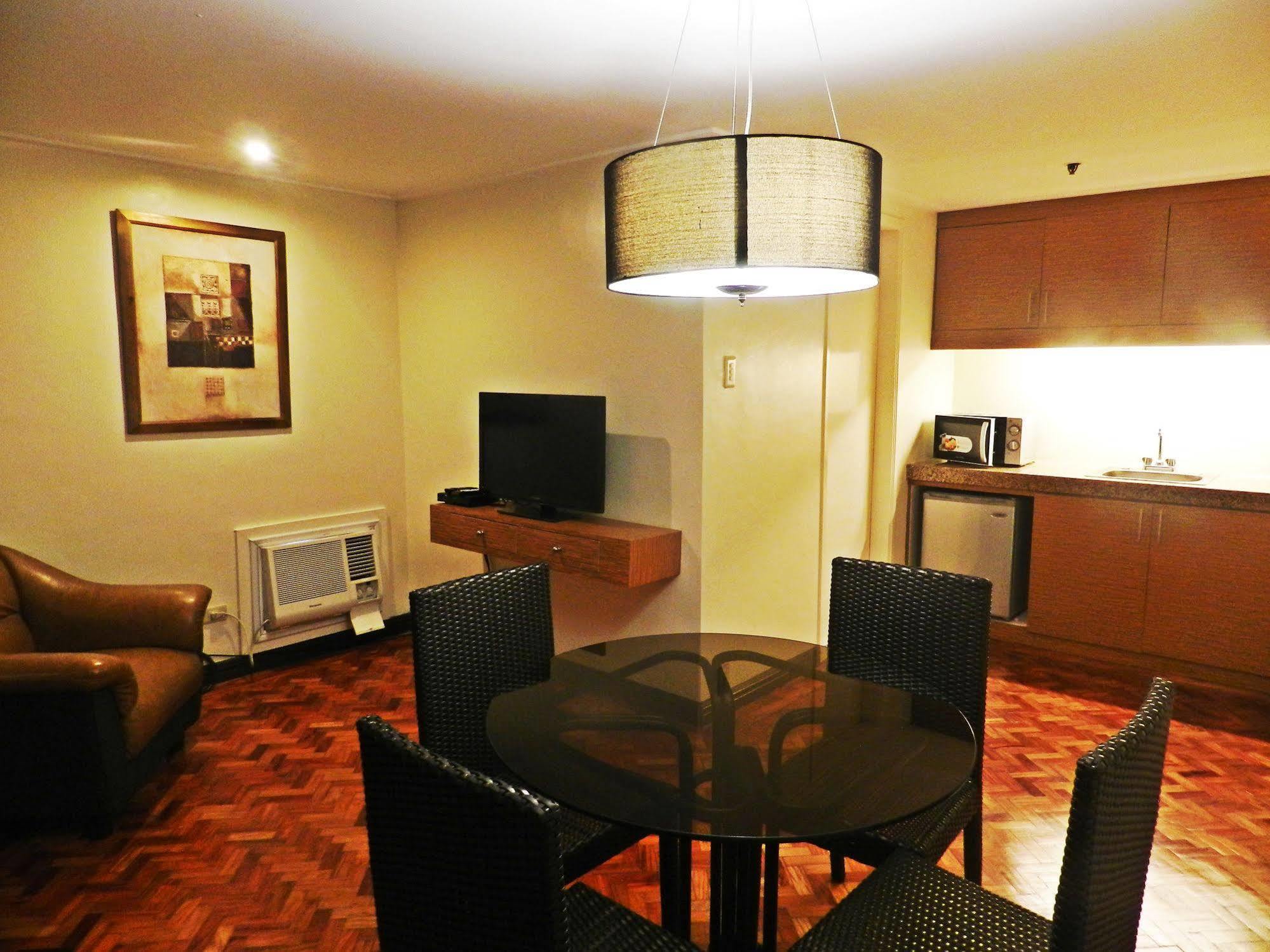 Salcedo Suites Makati City Buitenkant foto