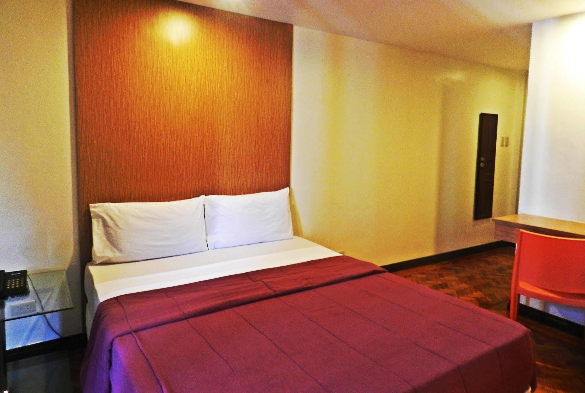 Salcedo Suites Makati City Buitenkant foto